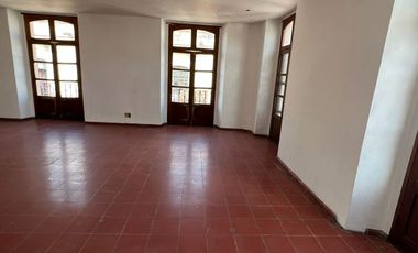 Local comercial con excelente ubicación: Centro, Álvaro Obregón esquina Corregidora por San José