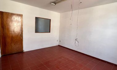 Local comercial con excelente ubicación: Centro, Álvaro Obregón esquina Corregidora por San José
