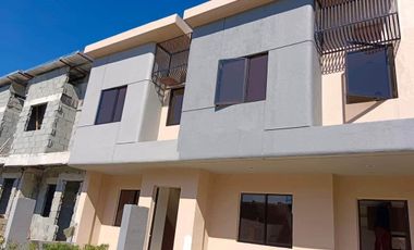 3  Bedrooms Townhouses for Sale in Montalban Rizal with Swimming Pool