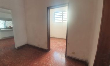 Atención constructores e inversionistas - Casa super ubicada con terreno amplio