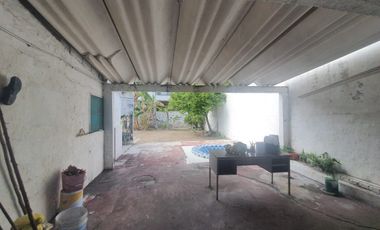Atención constructores e inversionistas - Casa super ubicada con terreno amplio