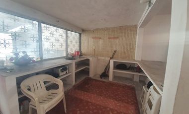 Atención constructores e inversionistas - Casa super ubicada con terreno amplio