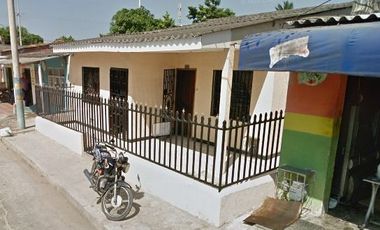 casa de lista para remate en el barrio santo domingo de guzman