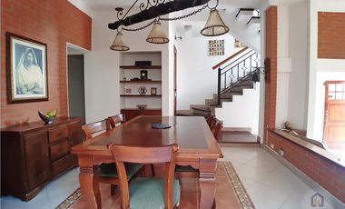 Casa en sector campestre de 4 alcobas en venta, Sabaneta Las Lomitas