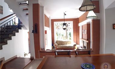 Casa en sector campestre de 4 alcobas en venta, Sabaneta Las Lomitas