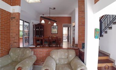 Casa en sector campestre de 4 alcobas en venta, Sabaneta Las Lomitas