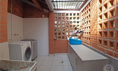 Casa en sector campestre de 4 alcobas en venta, Sabaneta Las Lomitas