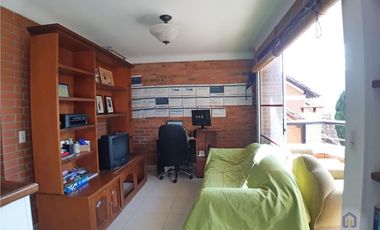 Casa en sector campestre de 4 alcobas en venta, Sabaneta Las Lomitas