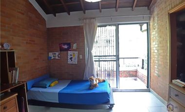 Casa en sector campestre de 4 alcobas en venta, Sabaneta Las Lomitas