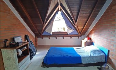 Casa en sector campestre de 4 alcobas en venta, Sabaneta Las Lomitas