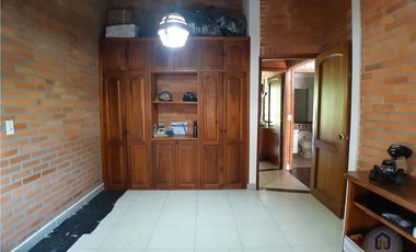 Casa en sector campestre de 4 alcobas en venta, Sabaneta Las Lomitas
