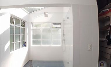 Casa en sector campestre de 4 alcobas en venta, Sabaneta Las Lomitas