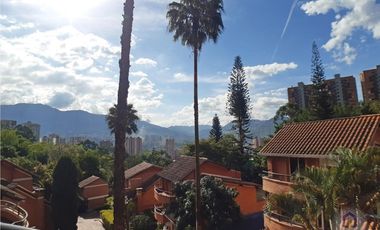 Casa en sector campestre de 4 alcobas en venta, Sabaneta Las Lomitas