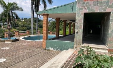 Magnifica casa para remodelar para hotel o restaurante Club de Golf Cuernavaca, Morelos.