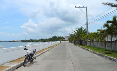 House for rent in Fonte Di Versailles with a beautiful landscaped garden in Minglanilla, Cebu with 24/7 guards on juty