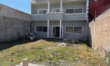CUERNAVACA, AHUATEPEC, POR MONTESORI. VENDO CASA SOLA 4 RECS. C-400 MTS.