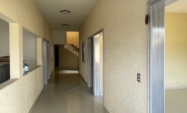 CUERNAVACA, AHUATEPEC, POR MONTESORI. VENDO CASA SOLA 4 RECS. C-400 MTS.