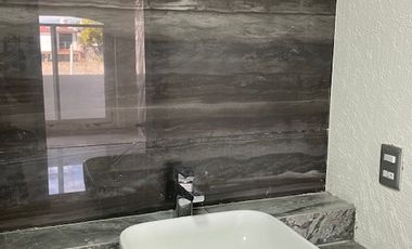 CUERNAVACA, AHUATEPEC, POR MONTESORI. VENDO CASA SOLA 4 RECS. C-400 MTS.