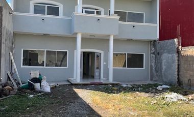 CUERNAVACA, AHUATEPEC, POR MONTESORI. VENDO CASA SOLA 4 RECS. C-400 MTS.