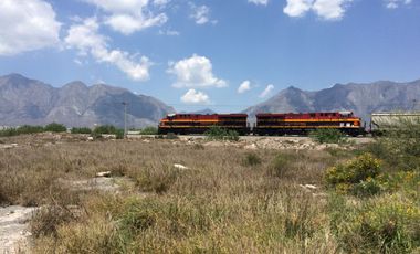 Terreno en venta de 1 hectárea sobre Av Lincoln, uso comercial, excelente para CEDIS o producción