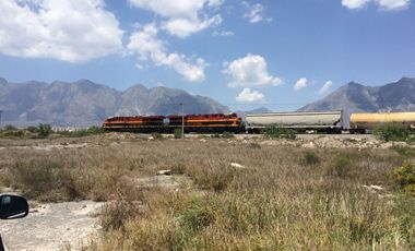 Terreno en venta de 1 hectárea sobre Av Lincoln, uso comercial, excelente para CEDIS o producción