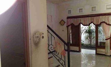 Jual / Sewa mana yang lebih dulu*

Rumah 2 lantai siap huni di Kutisari Utara, dekat UK Petra