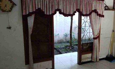 Jual / Sewa mana yang lebih dulu*

Rumah 2 lantai siap huni di Kutisari Utara, dekat UK Petra