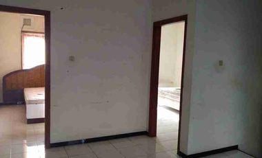 Jual / Sewa mana yang lebih dulu*

Rumah 2 lantai siap huni di Kutisari Utara, dekat UK Petra