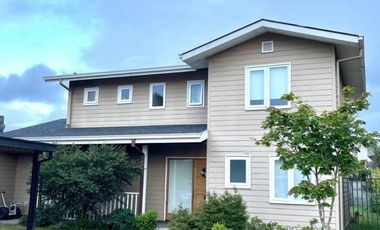Acogedora y Amplia Casa en Condominio El Bayo