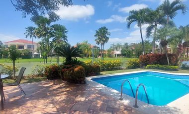Samborondon. Villa Amoblada en renta, con Piscina y Vista a Lago