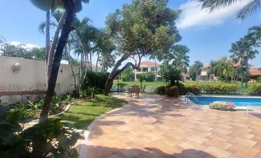 Samborondon. Villa Amoblada en renta, con Piscina y Vista a Lago