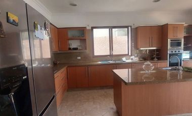 Samborondon. Villa Amoblada en renta, con Piscina y Vista a Lago