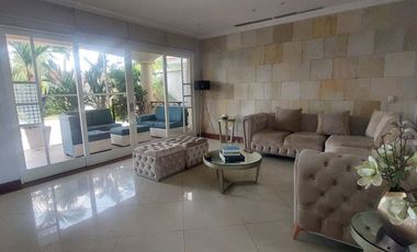 Samborondon. Villa Amoblada en renta, con Piscina y Vista a Lago