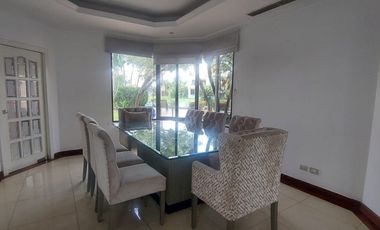 Samborondon. Villa Amoblada en renta, con Piscina y Vista a Lago