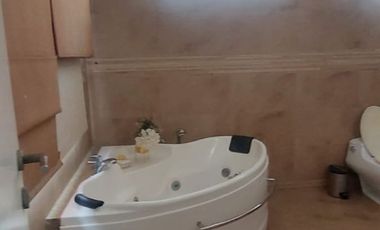 Samborondon. Villa Amoblada en renta, con Piscina y Vista a Lago