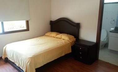 Samborondon. Villa Amoblada en renta, con Piscina y Vista a Lago