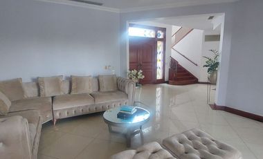 Samborondon. Villa Amoblada en renta, con Piscina y Vista a Lago