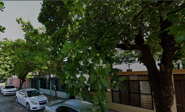 SF-  CASA EN VENTA EN LA ZONA CENTRO