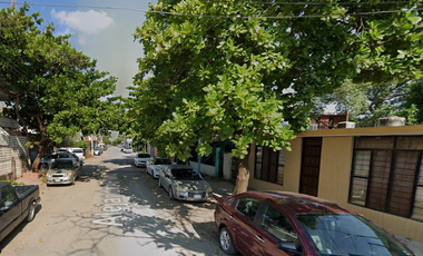 SF-  CASA EN VENTA EN LA ZONA CENTRO