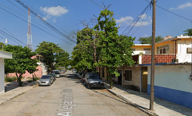 SF-  CASA EN VENTA EN LA ZONA CENTRO