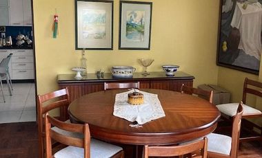 Vendo casa de dos pisos, 300 m2, 4 habitaciones, terraza y jardín- Urb. Higuereta, Surco.