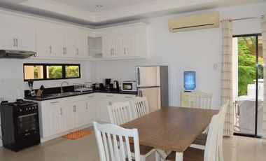 Fully furnished house with a beautiful sea view and mountain view in a safe subdivision in Minglanilla