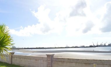Fully furnished house with a beautiful sea view and mountain view in a safe subdivision in Minglanilla