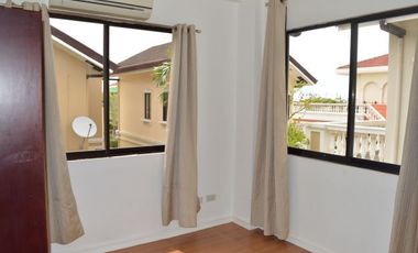 Fully furnished house with a beautiful sea view and mountain view in a safe subdivision in Minglanilla