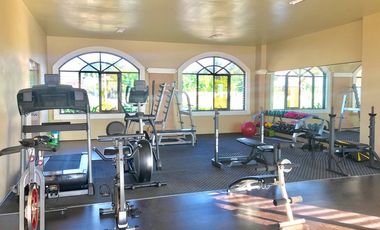 Fully furnished house with a beautiful sea view and mountain view in a safe subdivision in Minglanilla