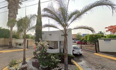 CASA ADJ CON ESC., Boulevard Hacienda la Gloria Cond. Nogal, 76177 Santiago de Querétaro, Querétaro.