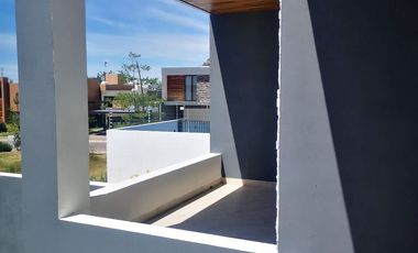 RENTO CASA DE 4 RECAMARAS TODAS CON BAÑO EN LA CAPIÑA DEL BOSQUE EN LEON GTO