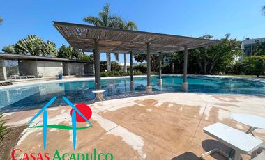 Casa de 2 Niveles con 4 Recámaras, Terrazas y Estacionamiento