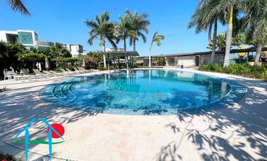 Casa de 2 Niveles con 4 Recámaras, Terrazas y Estacionamiento