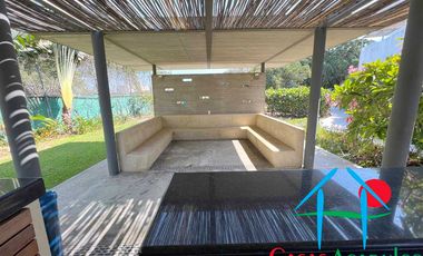 Casa de 2 Niveles con 4 Recámaras, Terrazas y Estacionamiento